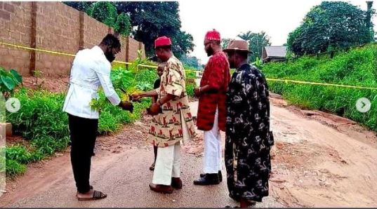 Imo Residents Mocks Uzodinma’s Project Commissioned By Buhari With Ribs Cracking Photos 63 imo residents