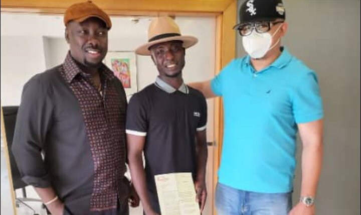 Lagos Hawker Receives Scholarship Letter From Obi Cubana, Placed On N100,000 Salary