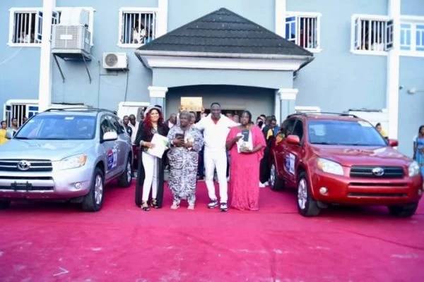 Veteran Nollywood Actresses In Tears As Popular Pastor Gifts Them Cars And Cash (Photos)