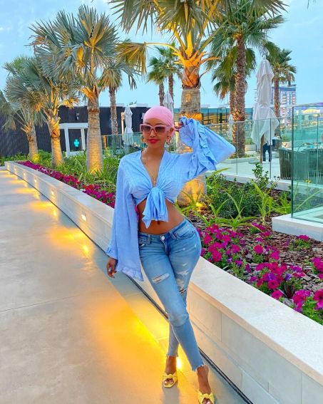 Huddah Monroe Caught Giving Sculpture A Hand Job, Video Breaks The Internet (Watch)