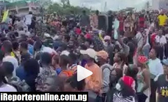 UNIBEN Students Massively Turned Out To Protest Over ASUU Strike (Video)