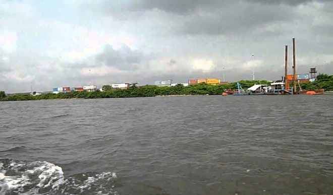 2018 6large Unidentified man jumps into Lagos lagoon 1