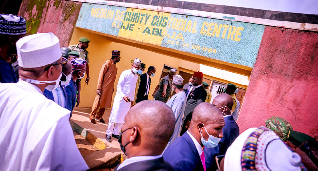 Muhammadu Buhari Visits Kuje Prison1