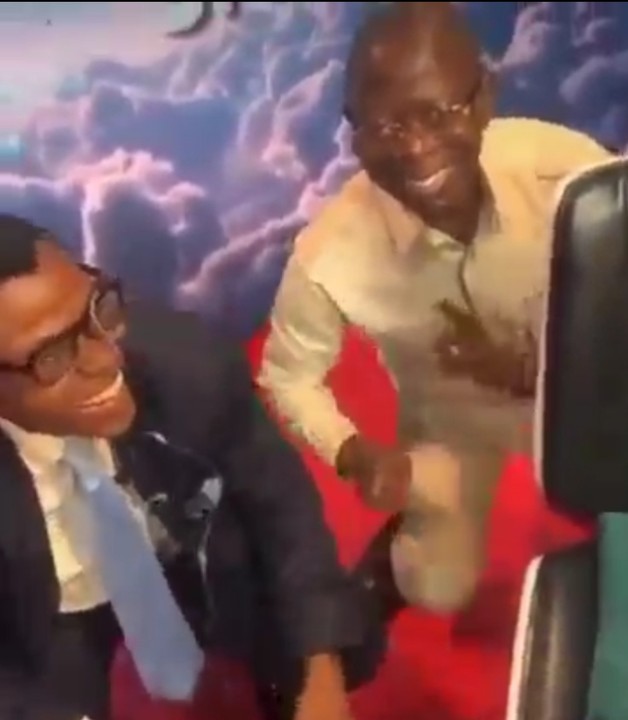 Oshiomhole Dances With Arise TV Presenter Rufai Oseni (VIDEO)