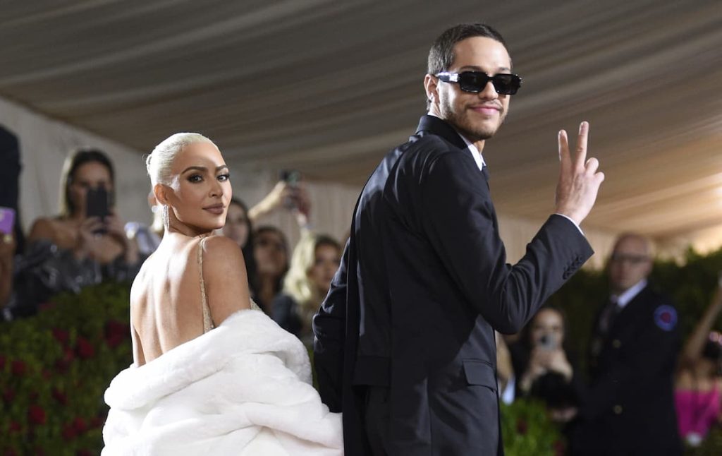 Kim Kardashian and Pete Davidson scaled 1