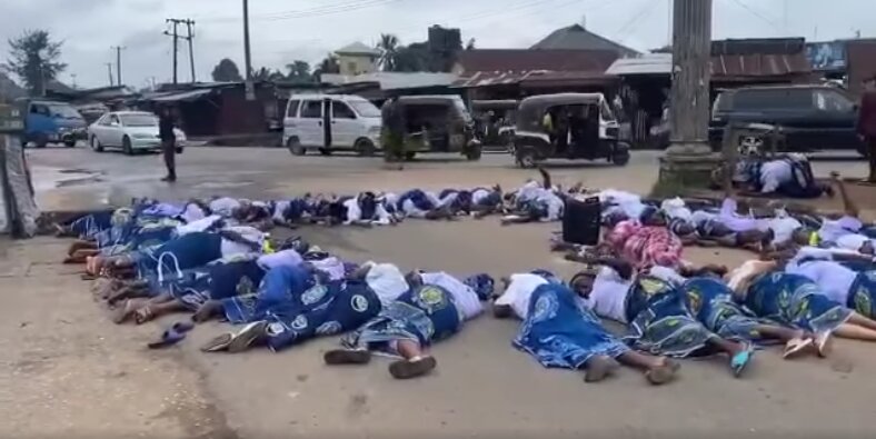 Women Sleep, Pray On Abia Road (VIDEO)