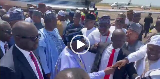 Moment Tinubu Arrived Minna For Meeting With Farmers, Agro Commodities Groups (VIDEO)