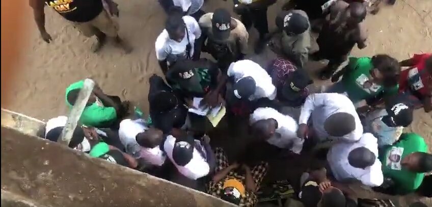 "We No Dey give Shi Shi" Fighting over ‘Shi Shi’- Video Of Obidients Arguing Over Money Emerge (WATCH)
