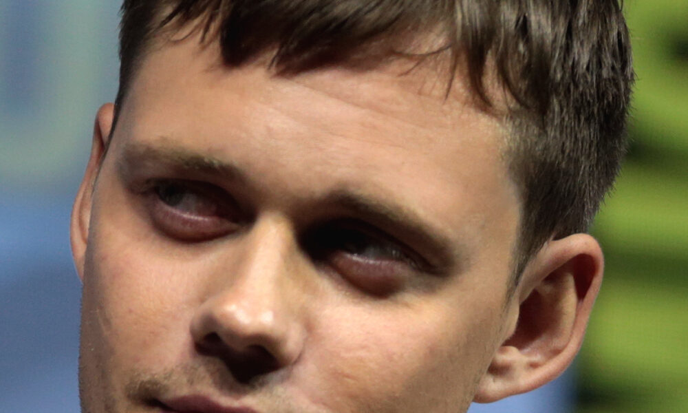 Bill Skarsgard 43620734441 cropped