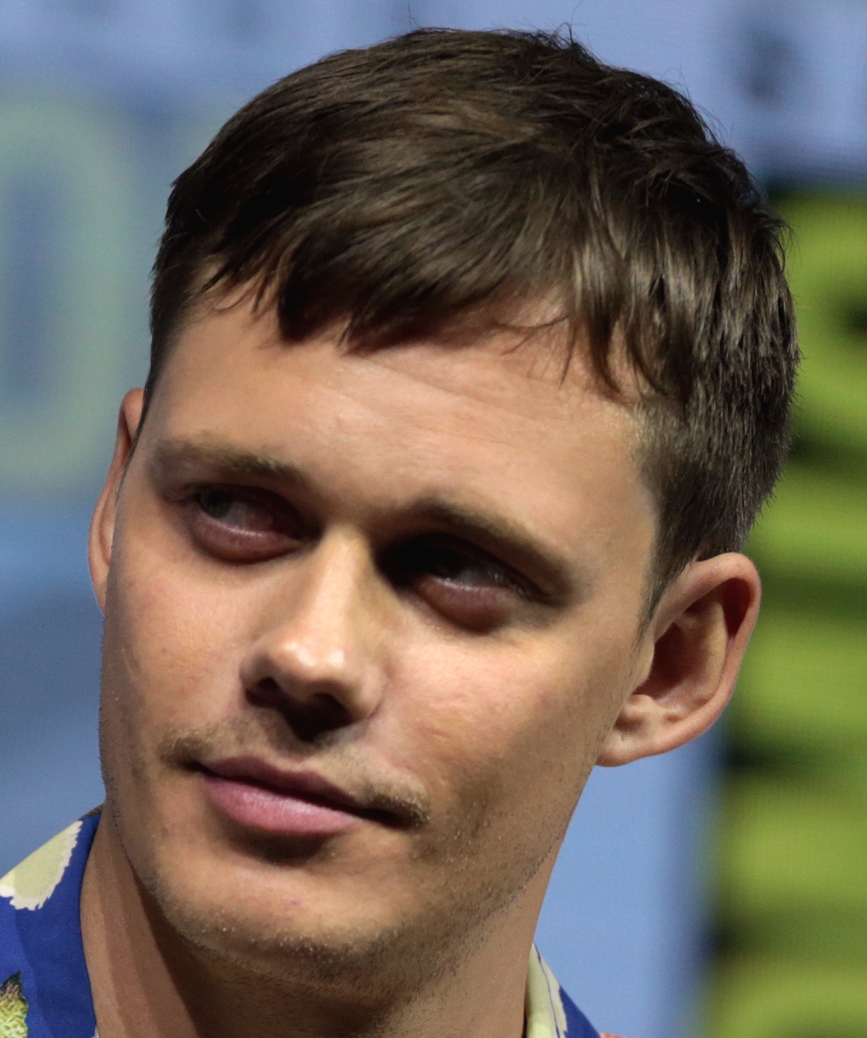 Bill Skarsgard 43620734441 cropped