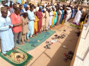 Muslims praying 6