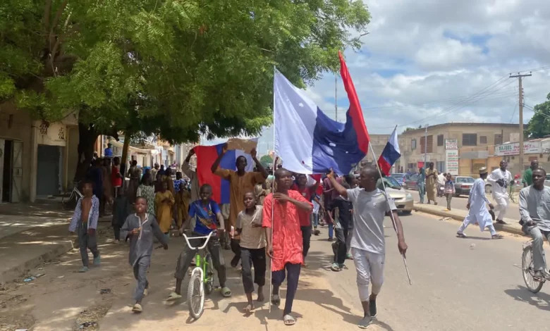 Nigerians with Russian flag 1 780x470 1