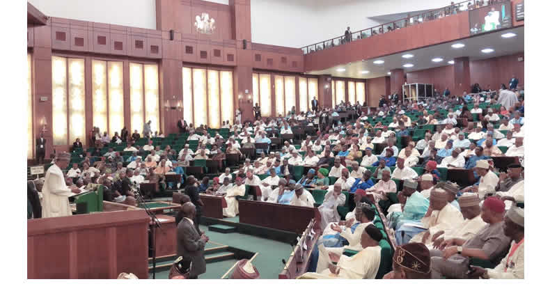 Buhari presents 2019 budget