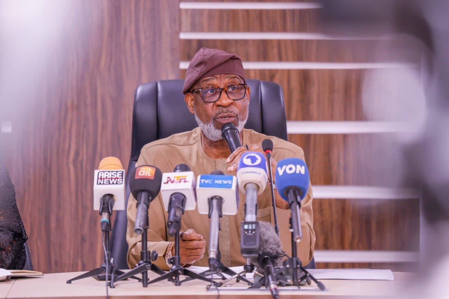 alake1 1 1536x1023 1