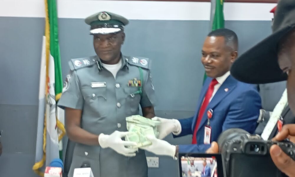 Customs hand over seized foreign currency to EFCC in Ogun