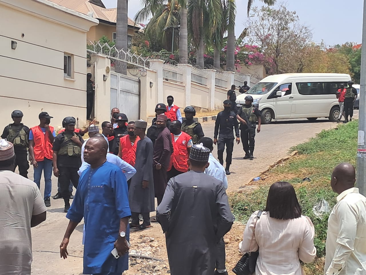 EFCC operatives take over Malamis Abuja house