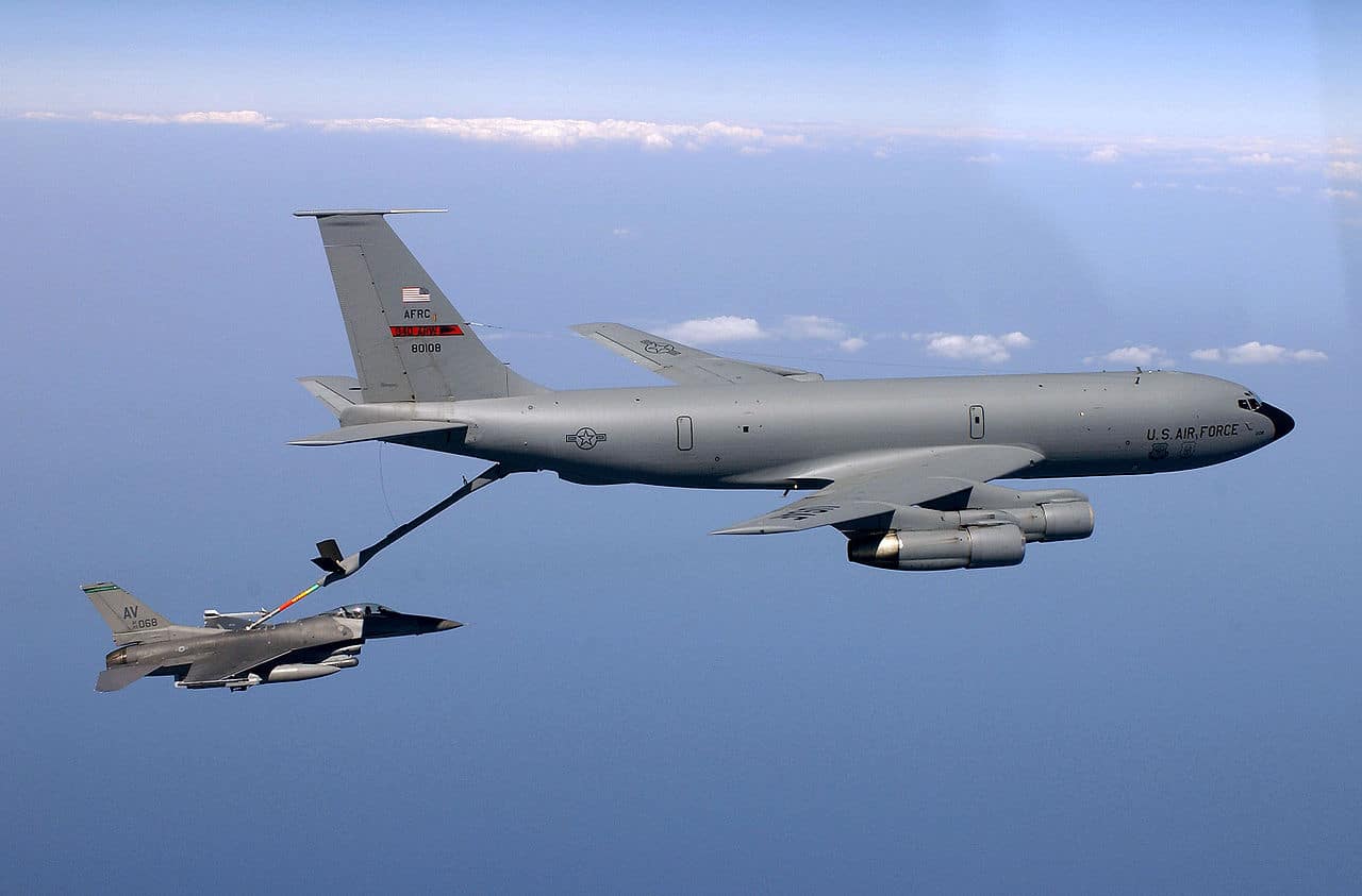 F 16 Fighting Falcon and KC 135 Stratotanker